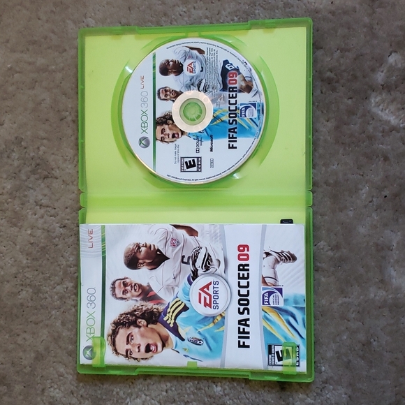 2 FIFA Soccer Games Xbox 360 - Picture 4 of 7
